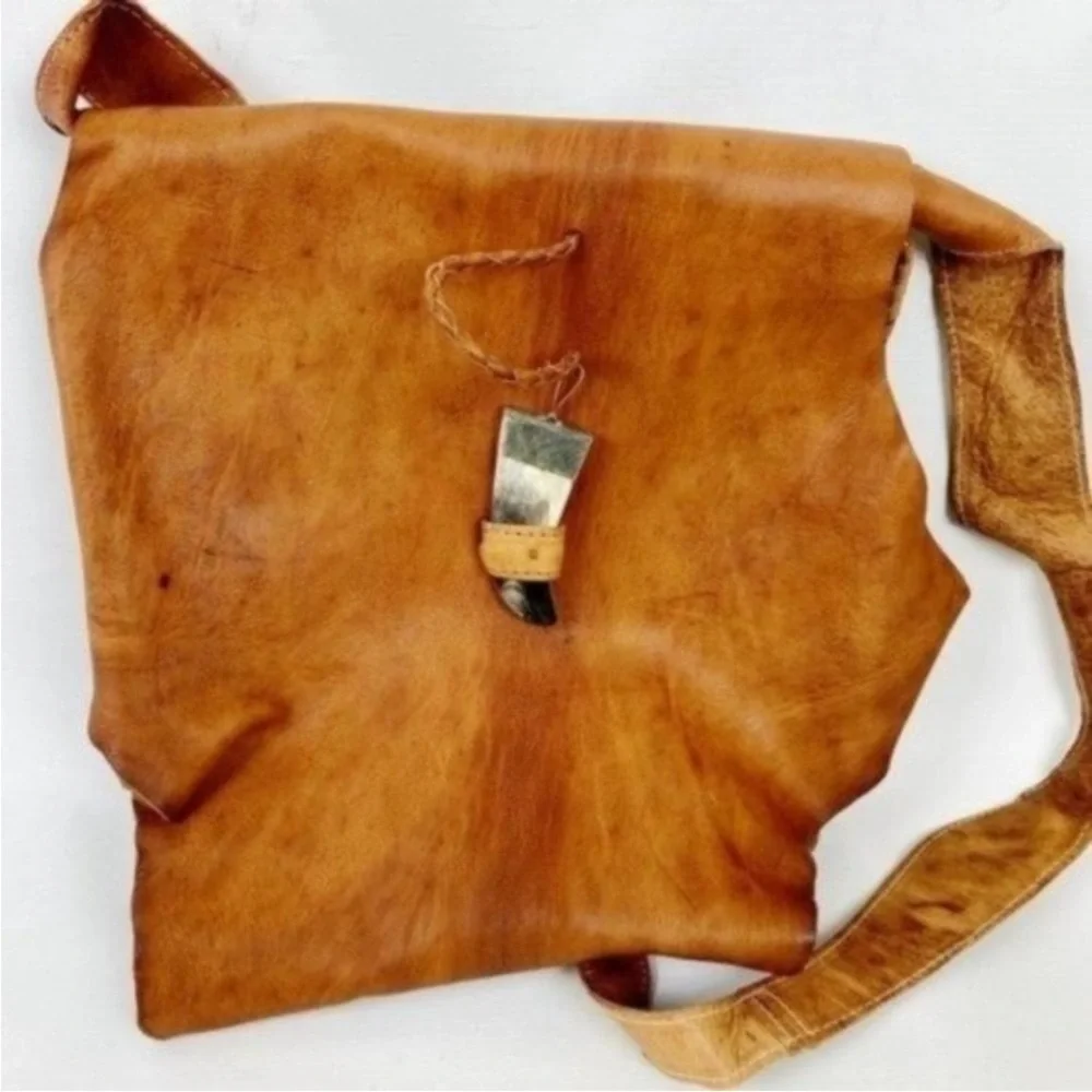 🌵Artisan🌵Rustic Natural Leather Sling Bag with Horn Detail🌵 - Picture 4 of 8